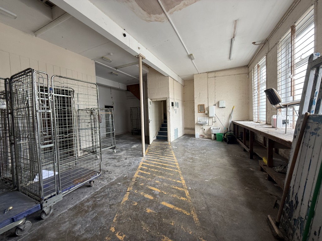 Lot: 42 - SUBSTANTIAL FREEHOLD FORMER PHARMACY WITH EXTENSIVE COMMERCIAL ACCOMMODATION - Delivery/ stores area lower ground floor
